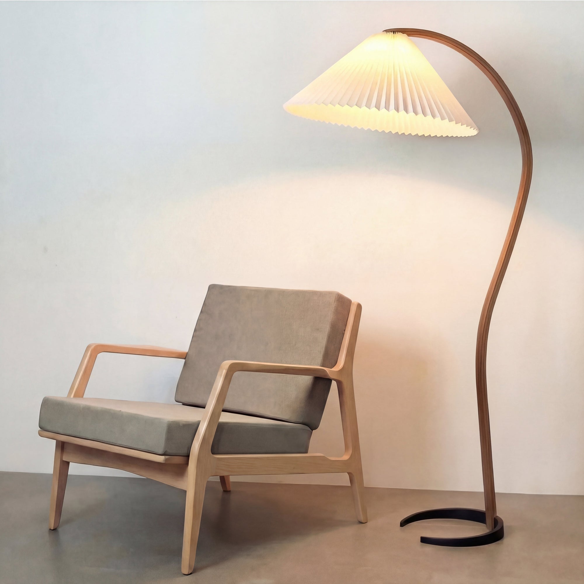 Arc Floor Lamp - Stylish Beech Wood Design for Cozy Spaces 2