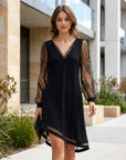 Lola | Metallic Cocktailkleid mit transparenten Ärmeln in Schwarz