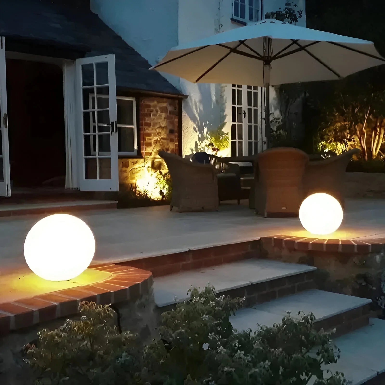 LED Garden Light - Weatherproof &amp; Color-Changing Ambiance 2