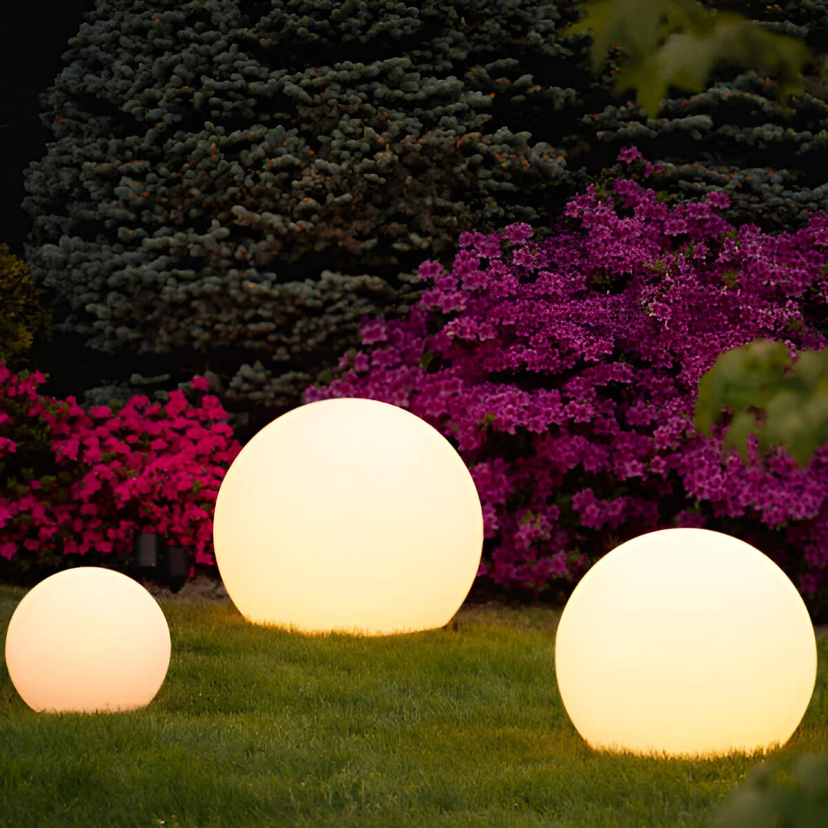 LED Garden Light - Weatherproof &amp; Color-Changing Ambiance 3