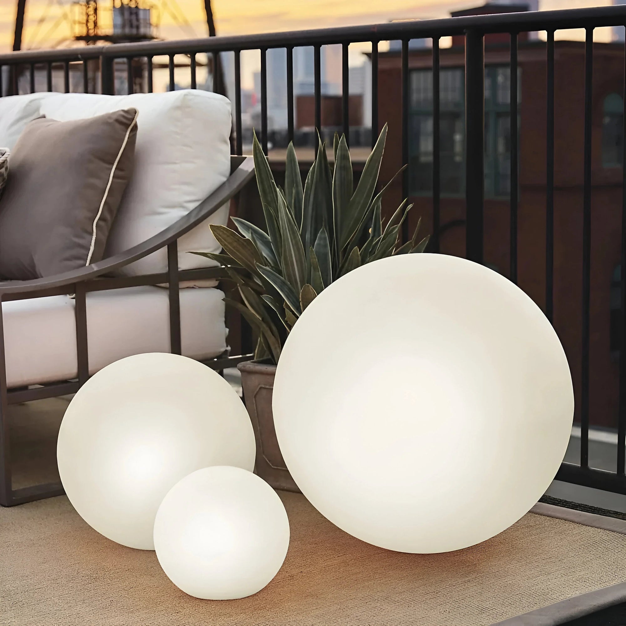 LED Garden Light - Weatherproof &amp; Color-Changing Ambiance 6