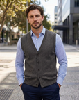 Theo | Moderner Herrenstrickweste für vielseitige Gestaltung