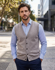 Theo | Moderner Herrenstrickweste für vielseitige Gestaltung
