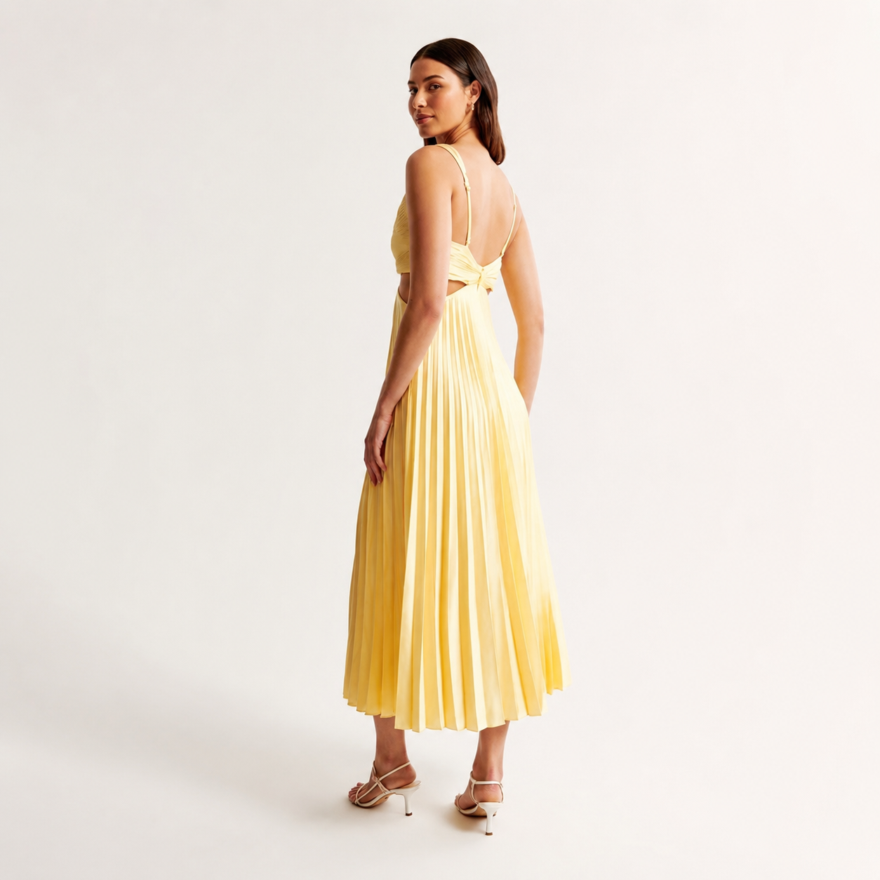 Damen-Abschlussballkleid mit Neckholder, Plissee und Maxilänge | Abendkleid