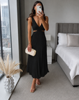 Damen-Abschlussballkleid mit Neckholder, Plissee und Maxilänge | Abendkleid